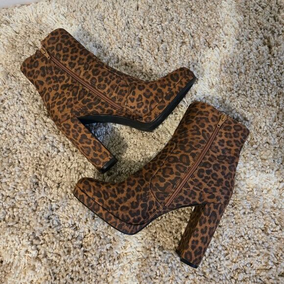 Leopard Print Block Heel Boots Women's Size 9 - Picture 6 of 7